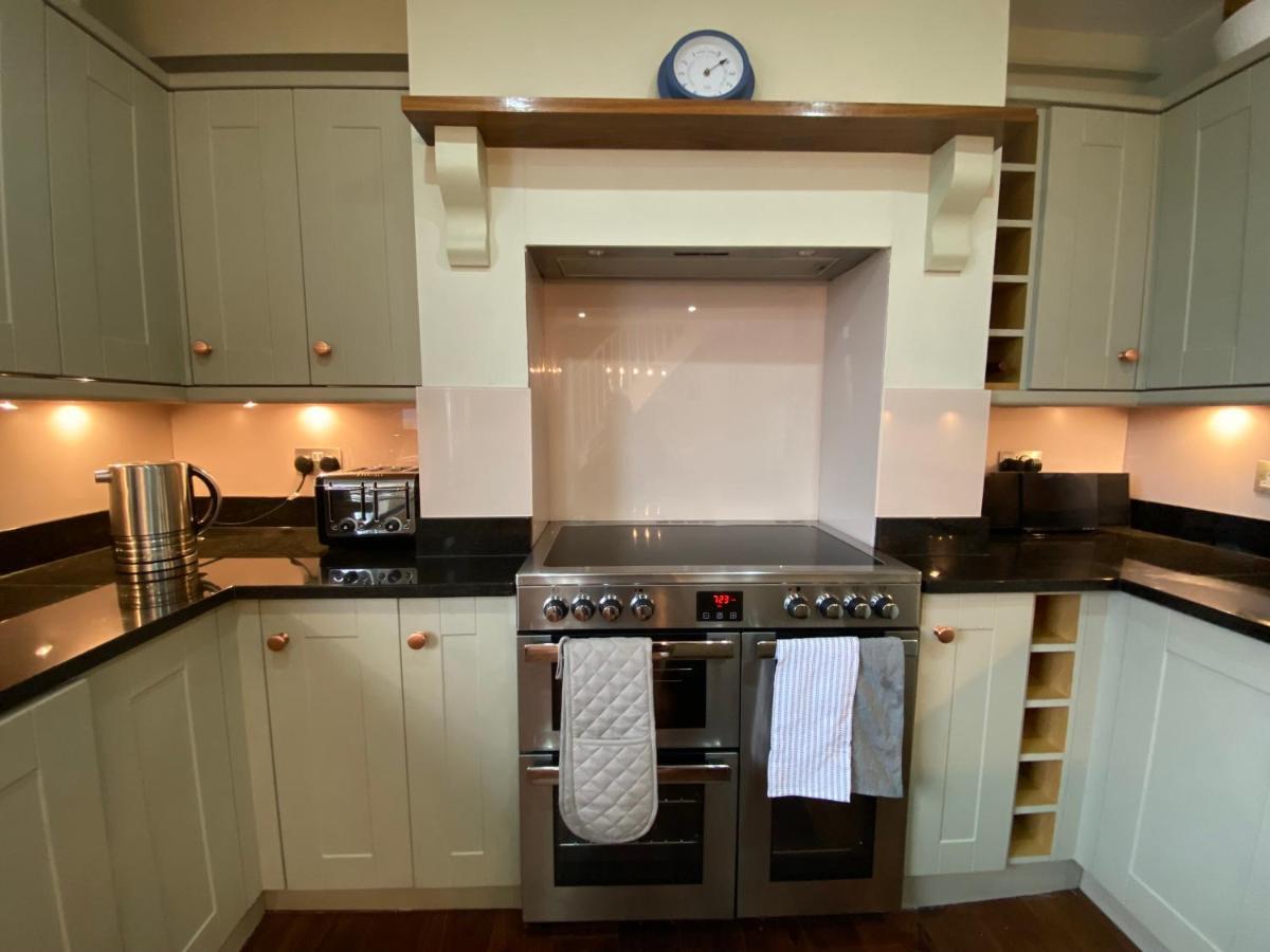 Beautiful 5 Bedroom, Amazing Water & Valley Views Dartmouth Exterior foto